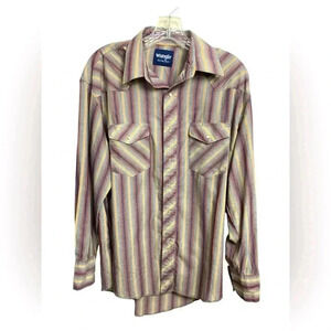 Vintage Wrangler long sleeved,lightweight,button-down  shirt pearlescent buttons